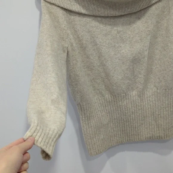 H&M Ladies Sweater - Picture 3 of 6